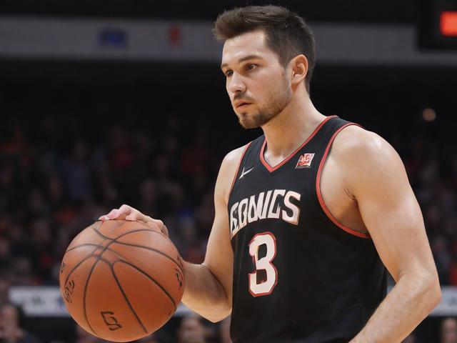 开云体育_ NBA全明星赛的回顾：明星球员的巅峰对决，nba全明星开幕式视频