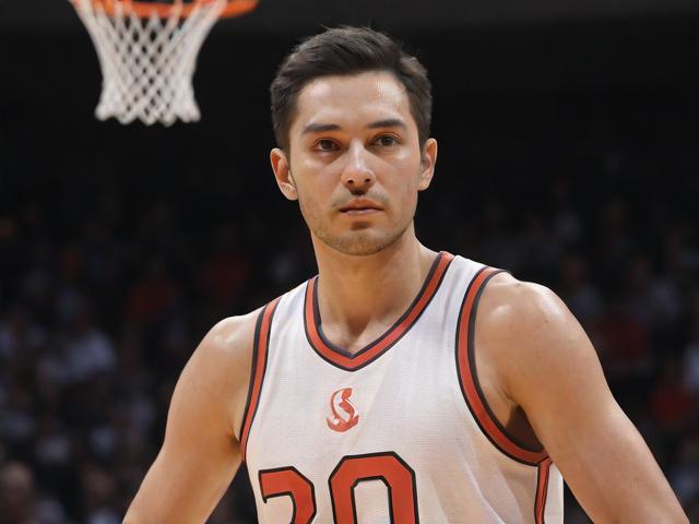 开云体育_ NBA季后赛的最佳攻防策略分析，nba季后赛形势分析