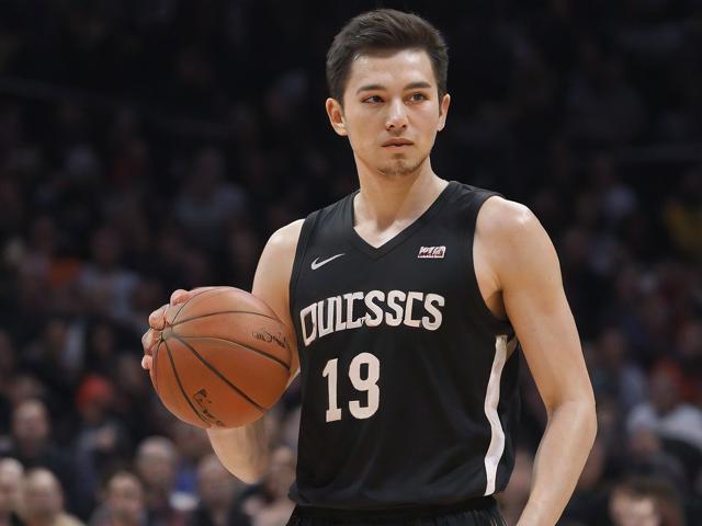 开云体育_ NBA季后赛首轮：强队与黑马的精彩对决，nba赛程开拓者赛程表