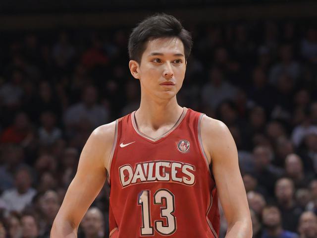 开云体育_ NBA战术的演变：如何适应快速变化的比赛环境？，nba球队战术